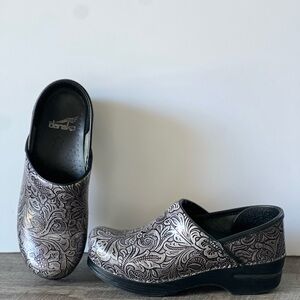 Dansko Womens Professional Clogs Sz 36 Black Patent Leather Floral Nursing Shoes